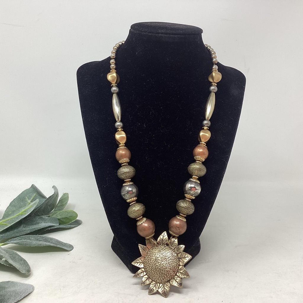 Casual Corner Multi-Color Sun Pendant Necklace 15$